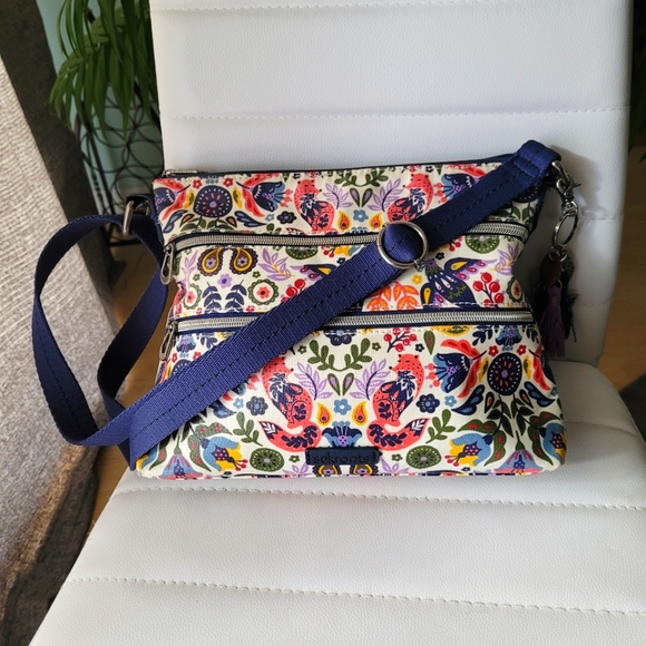 Sakroots Handbags - Sakroots Artist Cicle Crossbody Bag ❤